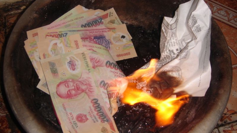 Chiêm bao thấy tiền cháy thành tro là ý nghĩa gì?